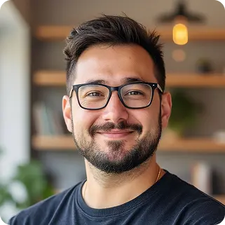 Daniel Quigua, Coordinador Comercial